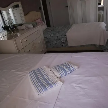 Denize Yakin Lueks Apartament