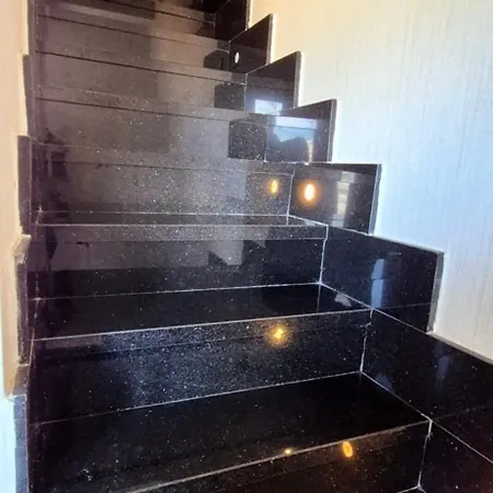 Denize Yakin Lueks Apartament
