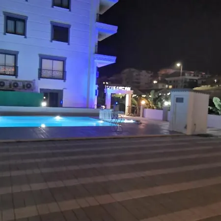 Denize Yakin Lueks Apartament
